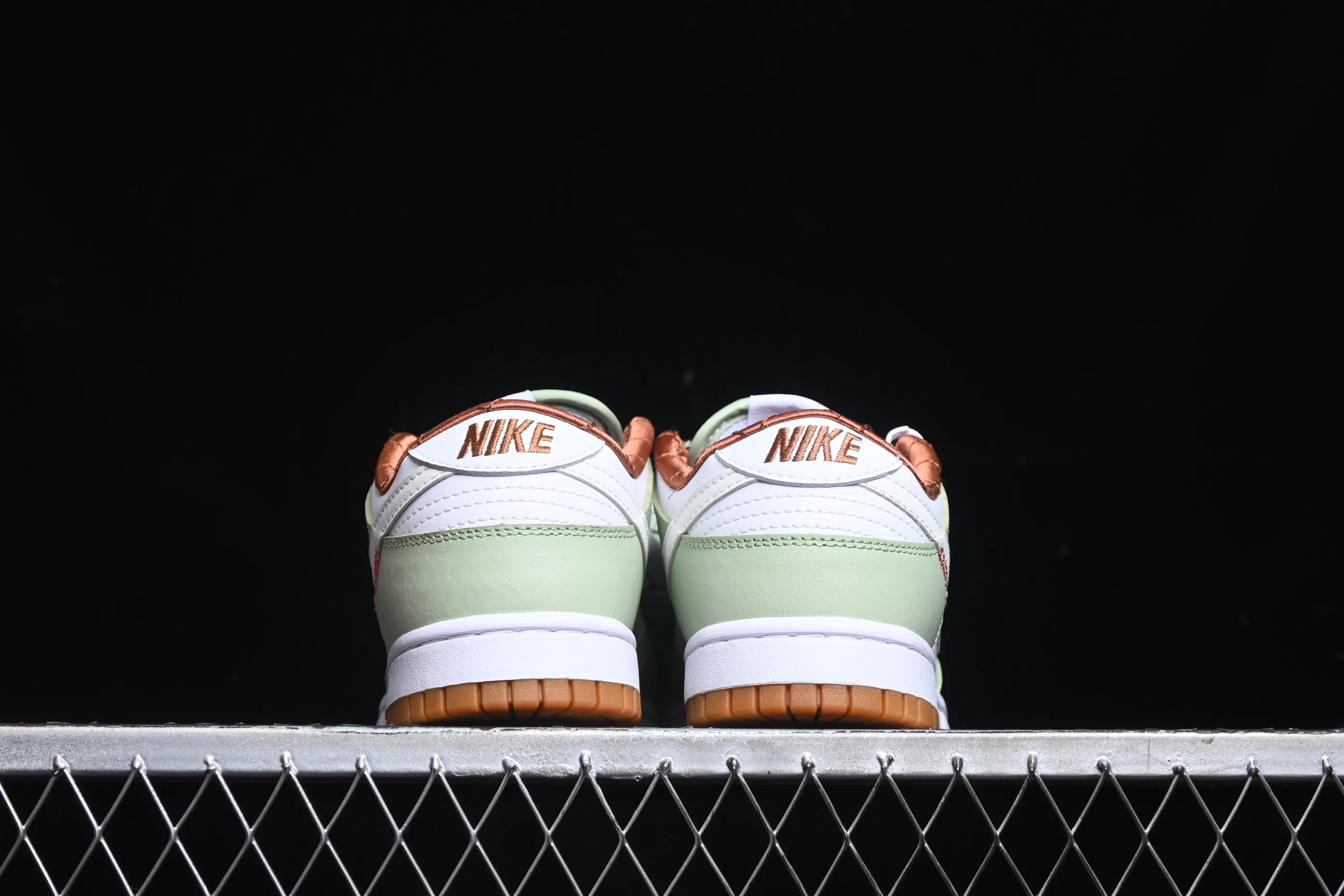 All Categories Nk SB Dunk Series Nk SB Dunk Low Low-top sneakers Nk Dunk Low "Year of the Snake" Year of the Snake theme low-top casual sneakers HV6001-101